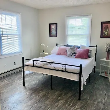 Trestle Creek Farm- Farmhouse Suite